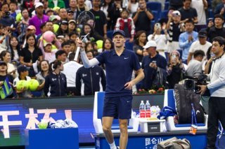 Jannik Sinner s'est aisément qualifié pour les demi-finales du tournoi de Pékin. (Archives) KEYSTONE/EPA/WU HAO